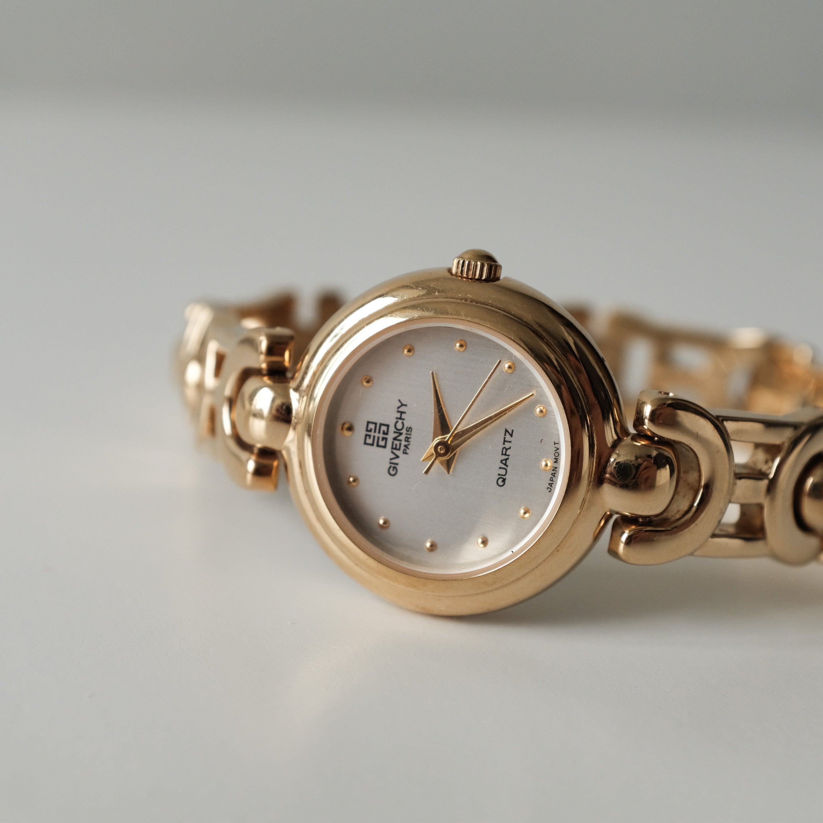 Givenchy vintage online watch